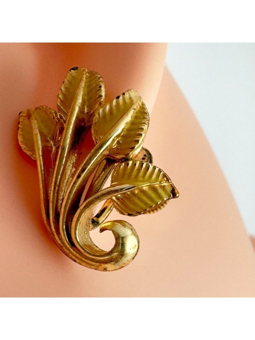Vintage Goldtone Leaf Screw Back Earrings 1 Inch Statement